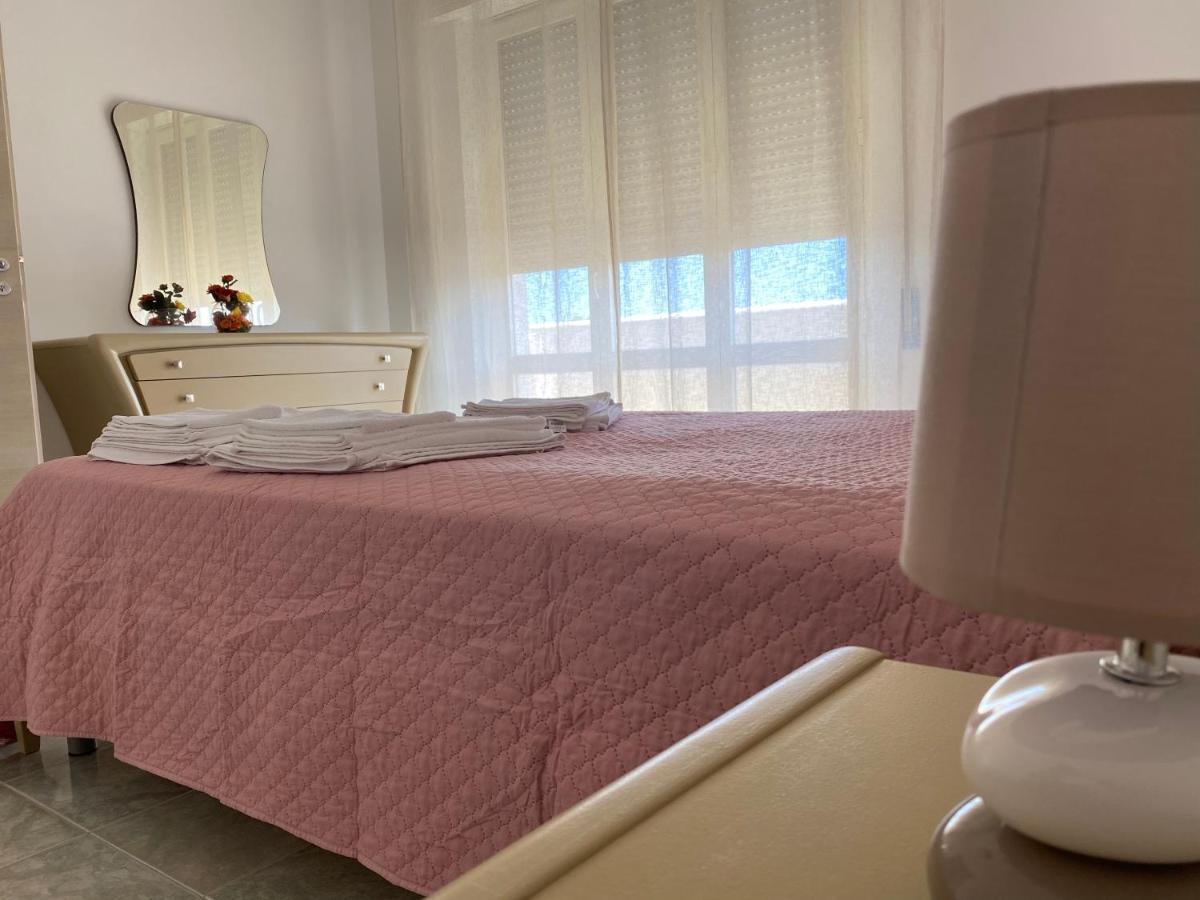 Sole, Mare E Trallalla Rilievo Ngoại thất bức ảnh