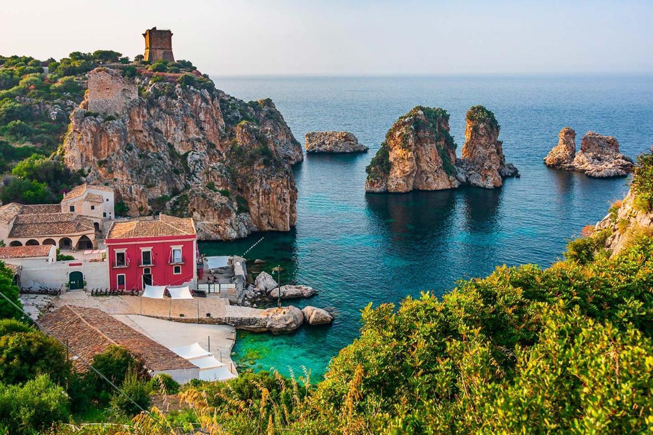 Sole, Mare E Trallalla Rilievo Ngoại thất bức ảnh