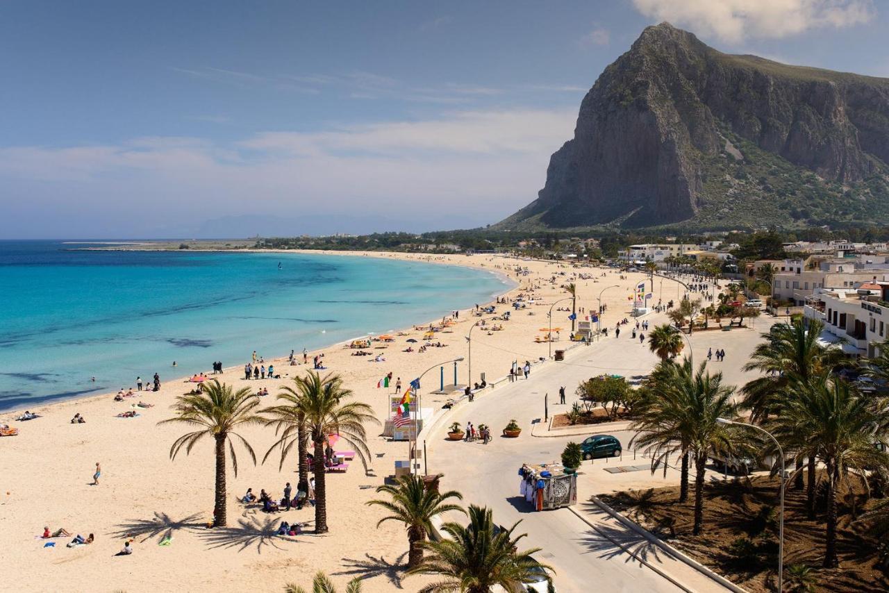 Sole, Mare E Trallalla Rilievo Ngoại thất bức ảnh